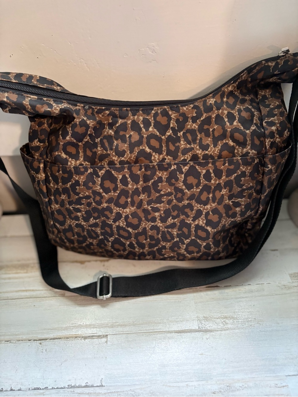 Baggallini Brown and Black Leopard Print Crossbody Shoulder Bag - Picture 3 of 6